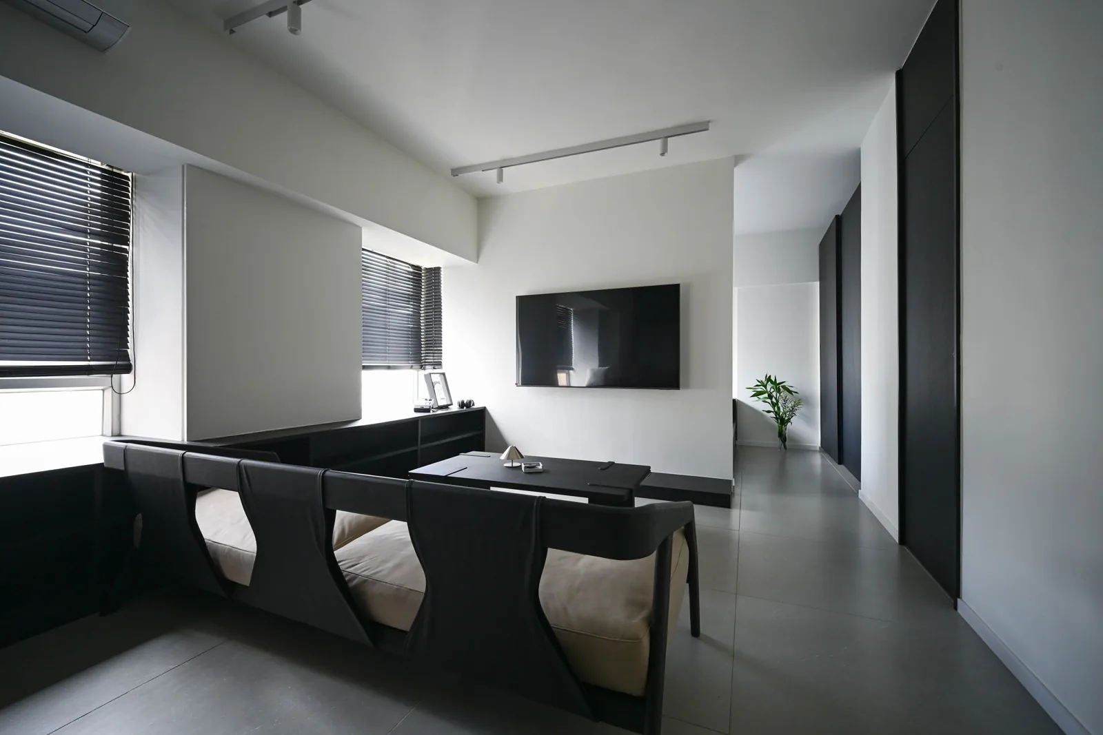 Kingston Terrace dining area